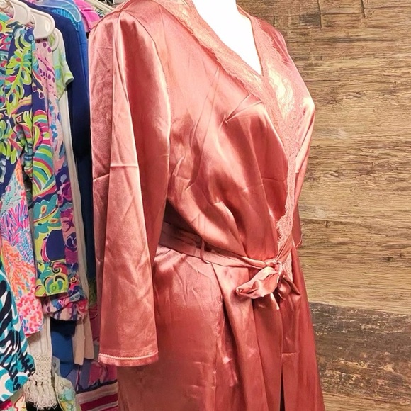 Adome Luxurious Pink Coral Satin Lace Robe - Picture 9 of 14
